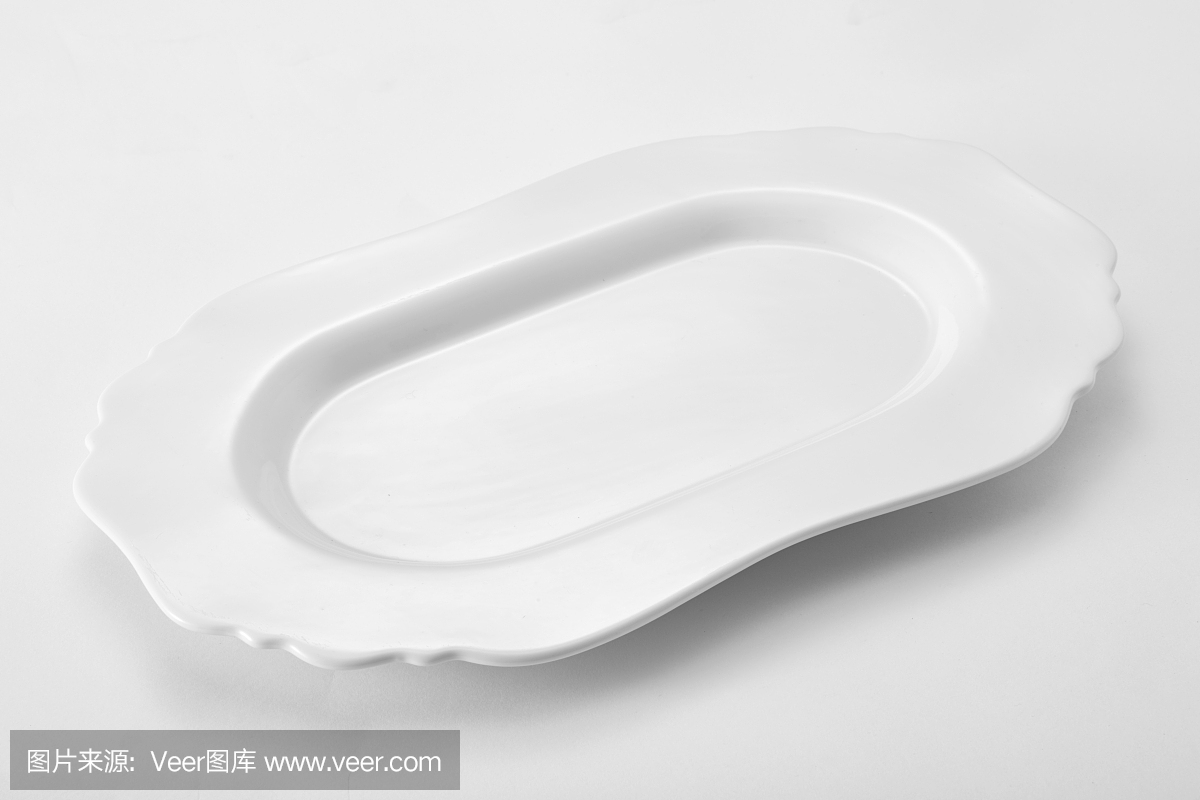 白色背景上的白色陶瓷板